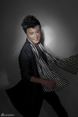 组图：赵会南拍好男人写真 形象健康阳光