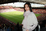 组图：李冰冰探访曼联俱乐部 见证19冠传奇时刻