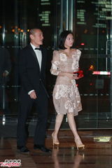 组图：晶刚压轴婚礼收官 宾客拎着回礼相继离场