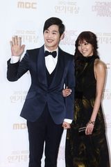 高清图：尹恩惠金秀贤JYJ亮相MBC演技大赏红毯