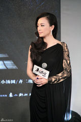 组图：《王的盛宴》“开宴” 秦岚优雅黑裙亮相