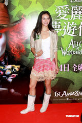 高清组图：众星观看《艾丽斯梦游仙境》首映 各展时尚风采