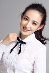 组图：95后靓丽校花康宁写真清纯可人