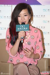 组图：路嘉怡宣传《不爱会死》分享爱情态度