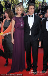 幻灯图：《零点倒计时》首映 梅格-瑞恩优雅熟女风