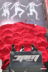 组图：JPM睽违两年出新出辑 与獒犬威廉属良性竞争