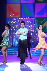 组图：撒贝宁亲妹妹亮相 大曝小撒儿时糗事