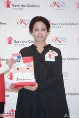 组图：林嘉欣阔身衫孕味浓 曹格恨收女儿亲织衣衫