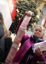 组图：柏林影展紧张筹备 民众排队买票现场爆满