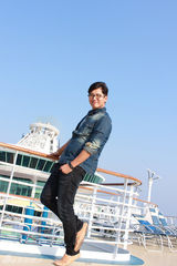 组图：于晓光推出游轮写真 阳光笑容温暖十足