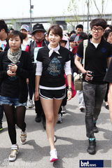 组图：韩星朴真熙夏石镇等参与汉江徒步大会