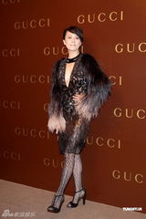 组图：郭富城出席时装展略显臃肿 刘嘉玲穿露背礼裙