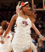 幻灯图集：NBA啦啦队美女美图100张 展运动之美