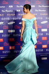 组图：群星亮相BAZAAR明星慈善夜红毯星光熠熠