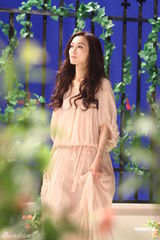 组图：范玮琪为公益歌曲拍摄MV 个唱邀吴佩慈站台