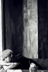 组图：魏晨韩国生活写真首曝光 面容俊朗文艺范