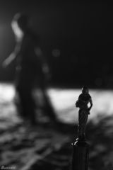 组图：碧昂斯蕾丝遮乳性感 自摸私处表情享受