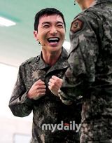 组图：SJ利特演歌舞剧激动飙泪 池贤宇亮相