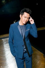 冯绍峰彭于晏巴黎秀场PK 时尚型男别样性感(图)