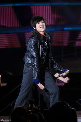 高清图：东方卫视跨年火热上演 郭富城展舞王风范