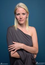 组图：《魔鬼犄角》主创拍写真 丹尼尔帅气亮相