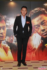 组图：《逃出生天》主创庆功 票房理想或拍续集