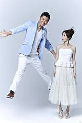 组图：姚笛任重情侣写真演绎“爱情游戏”