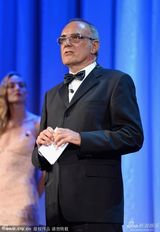 组图：威尼斯影展开幕现场 各单元评委登台致谢