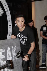 组图：朱茵怀孕一日九餐 黄贯中帮吃体重飙升