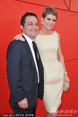 组图：影片《产前忧郁》首映 导演拥两美女演亮相