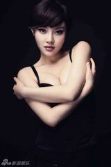 组图：徐冬冬拍黑色蕾丝内衣写真秀性感唯美