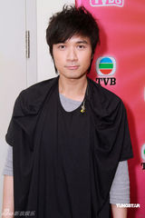 高清图：《劲歌金曲》录影 汪明荃造型火辣