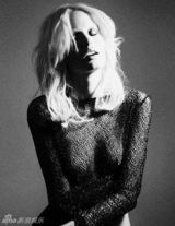 组图：超模卡洛琳-温伯格暮光中拍写真慵懒性感