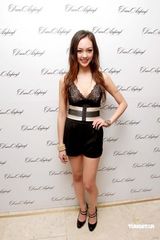 幻灯图：Angelababy将拍写真集 怕误会不送黄晓明