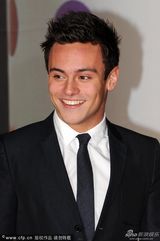 组图：2013全英音乐奖男星帅气亮相红毯