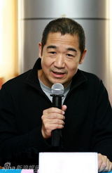 组图：张国立牛莉南京福利院做公益