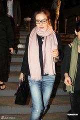 组图：王菲台北开唱众星捧场 赵薇成粉丝现身 