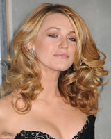 高清组图：布莱克-莱弗利亮相首映礼 风情万种