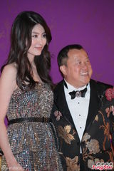 陈可辛吴君如祝寿曾志伟 陈慧琳亮片裙耀眼(图)