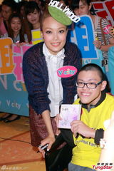 组图：容祖儿怀念美国甜蜜行 拒评感情事