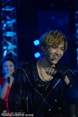 组图：SJ-M与EXO-M同台献唱 上演音乐狂欢