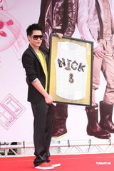 组图：周汤豪长针眼戴墨镜遮丑 公布择偶条件