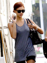 幻灯：好莱坞星闻动向 罗伯茨闯印度碧昂斯玩F1