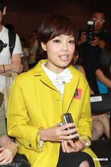 组图：容祖儿恋情公开首现身：已交待清楚不再回应