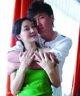 组图：买红妹挺富二代小男友选秀 指评委不公