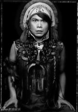 组图：林志玲范晓萱张震原住民写真展神秘诱惑