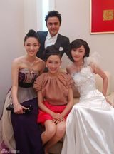 幻灯：马苏红裙闪耀时尚大典 上海谱写《美丽人生》