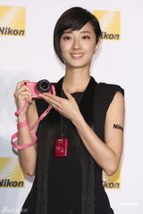 组图：桂纶镁暗示可能会隐婚 与男友平凡幸福