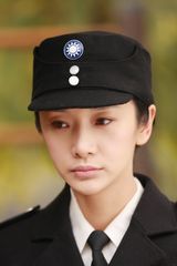 组图：陶飞霏《伏弩》化身特工 动作戏飒爽英姿