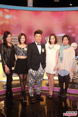 组图：杨诗敏情人节有约 许亦妮信一见钟情